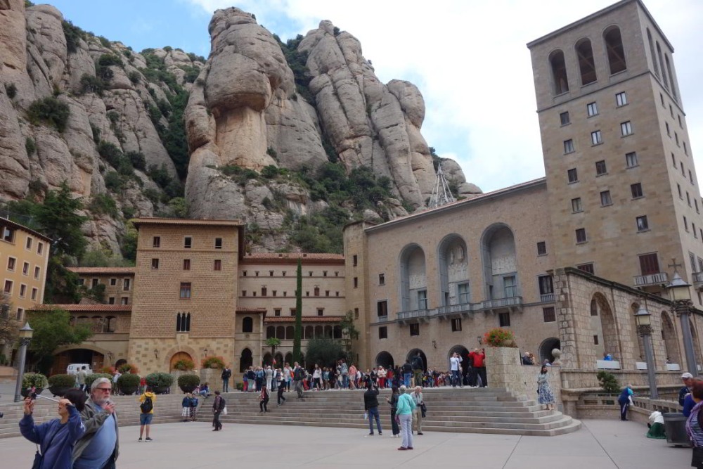Plein voor het klooster van Montserrat