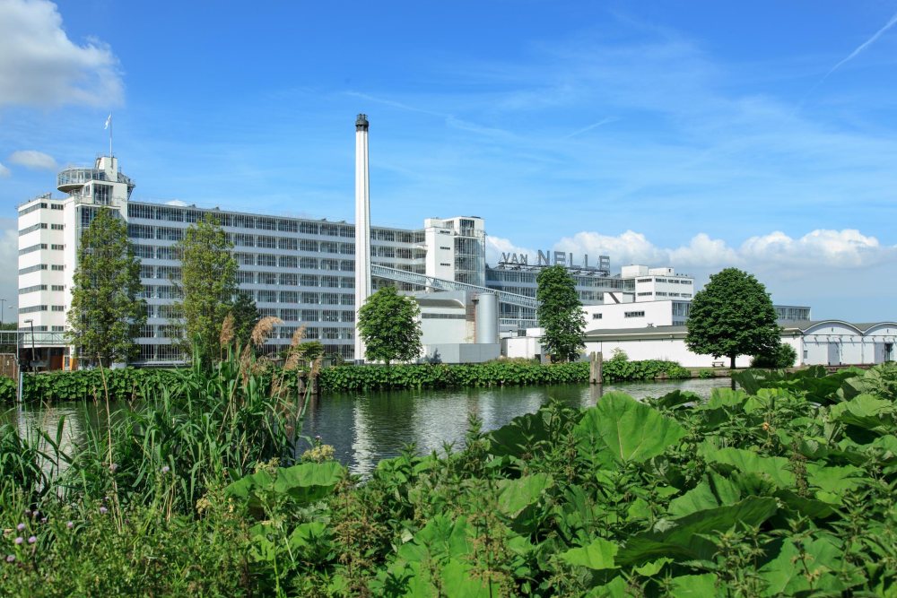 De Van Nellefabriek in Rotterdam, een prachtig gebouw. De fietsroute werelderfgoed loopt daarna naar Kinderdijk. 