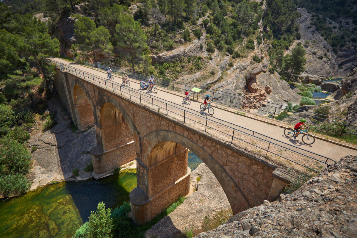 Wandelen en fietsen in Cataluña is een heerlijke ervaring, Marjan en Marion vertellen je hierover in hun lezing.