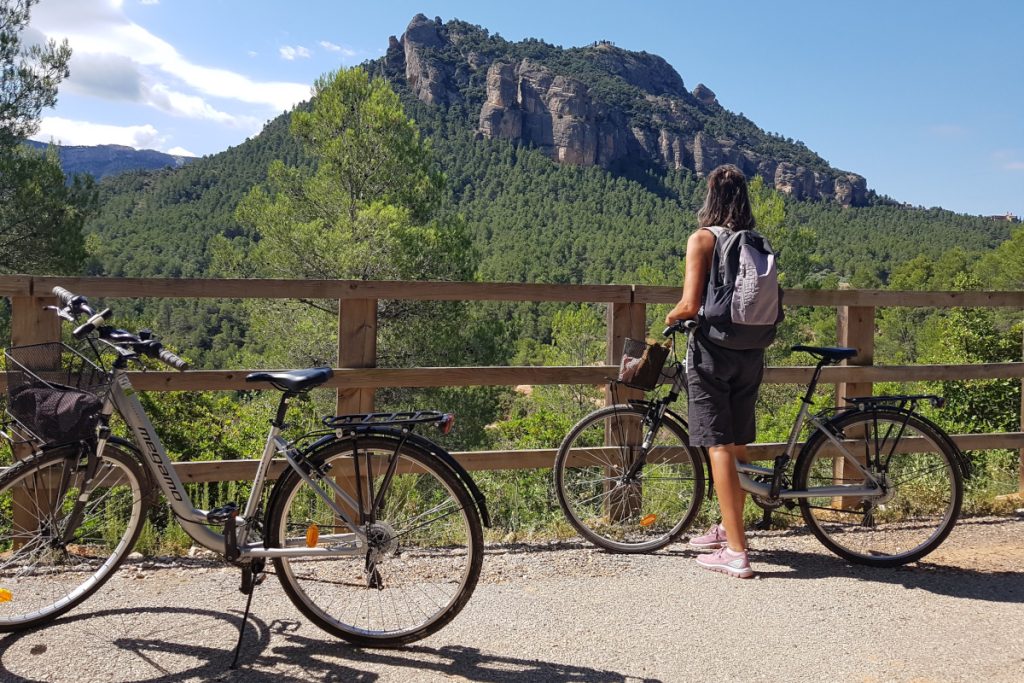 Luna vertelt over haar fietsavonturen, haar liefde voor Spanje en geeft praktische tips. Ze laat je het échte Spanje zien buiten de gebaande toeristische paden.