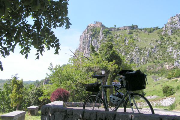 Proef de sfeer van de middeleeuwen tijdens deze lezing over fietsen in de Pyreneeën.