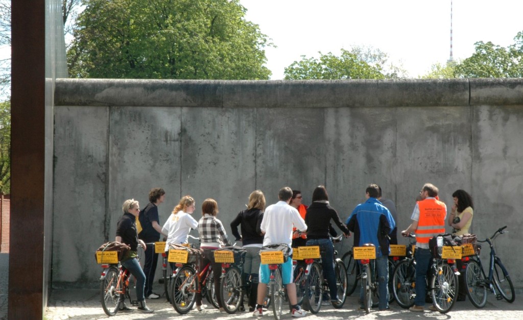 fietsen langs de Berlijnse Muur