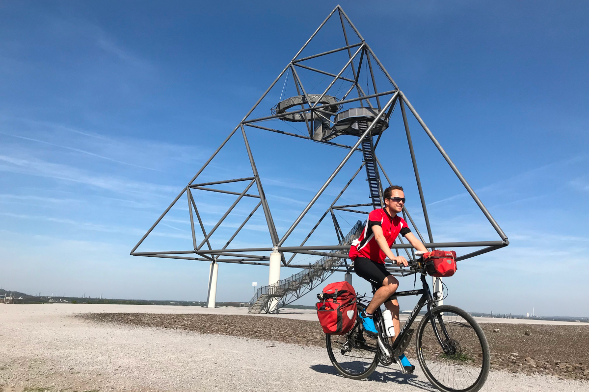 Uitstekende fietspaden, boeiende fietsroutes, bewegwijzering, documentatie, horeca en musea.